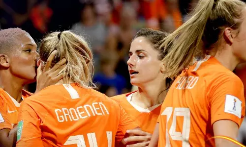 വിലക്കപ്പെട്ട ഓറഞ്ച് കനി തേടി ആ പെണ്‍കുട്ടികള്‍