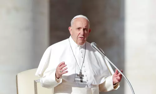 സമ്പത്തിന്റെയും വിജയങ്ങളുടെയും പിന്നാലെ പോകരുത്; ഫ്രാന്‍സിസ് മാര്‍പാപ്പാ