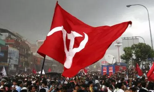 സി.പി.എം നെട്ടൂര്‍ ബ്രാഞ്ച് സെക്രട്ടറിയെ അറസ്റ്റ് ചെയ്യാനെത്തിയ പൊലീസിന് നേരെ ആക്രമണം