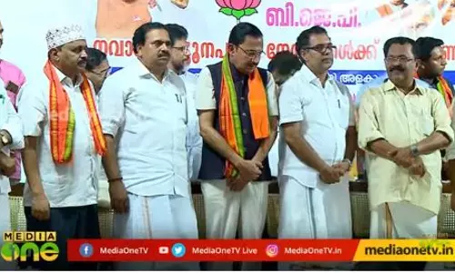താഹ തങ്ങള് തൊപ്പിയിട്ടത് ബിജെപിയില് ചേരാന് വേണ്ടിയാണ് താഹ തങ്ങള് തൊപ്പിയിട്ടത് ബിജെപിയില് ചേരാന് വേണ്ടിയാണ്