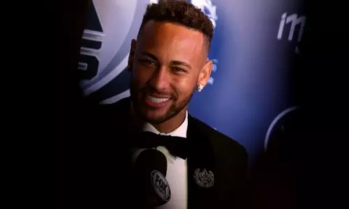 വിറ്റു കാശാക്കാൻ പി.എസ്.ജി; നെയ്മറിന്റെ വില കുത്തനെ കുറച്ചു വിറ്റു കാശാക്കാൻ പി.എസ്.ജി; നെയ്മറിന്റെ വില കുത്തനെ കുറച്ചു