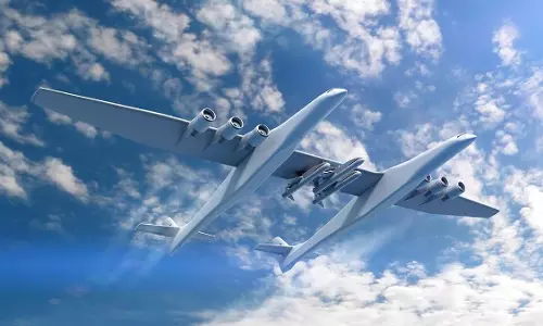 ലോകത്തിലെ ഏറ്റവും വലിയ വിമാനം കാലിഫോര്‍ണിയില്‍ പറന്നുയര്‍ന്നു