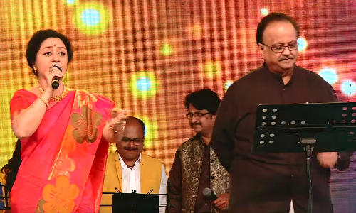 മാടമ്പള്ളിയിലെ ശ്രീദേവി  പാട്ടുകാരിയാണ്, അസ്സല് പാട്ടുകാരി