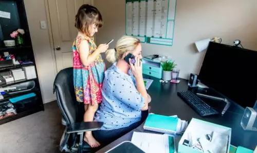 കുട്ടികളെ നോക്കാത്ത അമ്മ ഒരു രോഗാവസ്ഥയാണ് കുട്ടികളെ നോക്കാത്ത അമ്മ ഒരു രോഗാവസ്ഥയാണ്