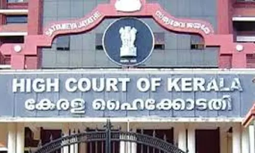 താത്ക്കാലിക ജീവനക്കാരെ സ്ഥിരപ്പെടുത്തിയ സർക്കാർ ഉത്തരവ് ഹൈക്കോടതി മരവിപ്പിച്ചു