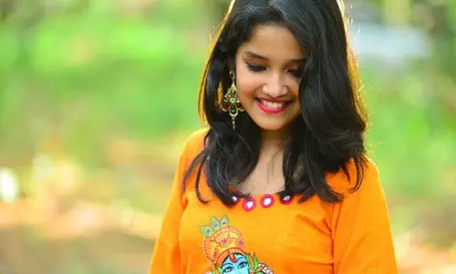 ദക്ഷിണേന്ത്യയുടെ മനസ് കീഴടക്കി അനിഖ; പുതിയ ചിത്രം വിജയ് സേതുപതിക്കൊപ്പം