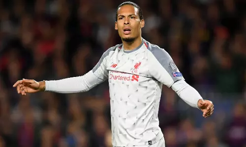 വാന്‍ ഡെയ്ക്കിന്റെ പിഴവിനെതിരെ ആഞ്ഞടിച്ച് മുൻ പ്രതിരോധ താരം