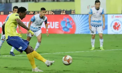 ഐ.എസ്.എല്; കേരള ബ്ലാസ്റ്റേഴ്സിന് ആവേശ സമനില ഐ.എസ്.എല്; കേരള ബ്ലാസ്റ്റേഴ്സിന് ആവേശ സമനില