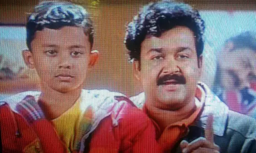 ഒമര് ലുലുവിന്റെ ധമാക്കയിലെ നായകന് മോഹന്ലാലിനൊപ്പമുള്ള ഈ പയ്യനാണ്.. ഒമര് ലുലുവിന്റെ ധമാക്കയിലെ നായകന് മോഹന്ലാലിനൊപ്പമുള്ള ഈ പയ്യനാണ്..