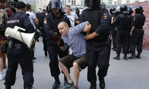 റഷ്യയില്‍ സര്‍ക്കാര്‍ വിരുദ്ധ പ്രക്ഷോഭം അടിച്ചമര്‍ത്താനൊരുങ്ങി സര്‍ക്കാറും