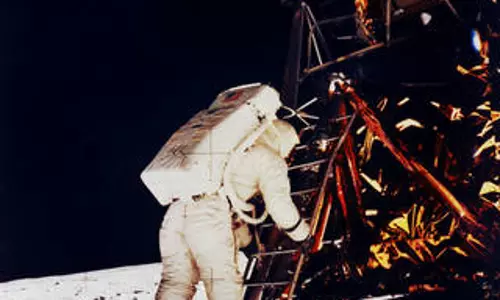 മനുഷ്യന്‍ ചന്ദ്രനിലെത്തിയിട്ട് അരനൂറ്റാണ്ട്