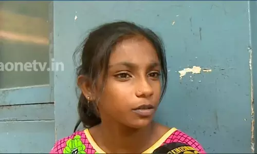 അന്തിയുറങ്ങിയ കൂരക്കൊപ്പം അച്ഛനെയും നഷ്ടമായി; ഇനിയെങ്ങോട്ട് പോകുമെന്നറിയാതെ മാനുഷയും സഹോദരങ്ങളും