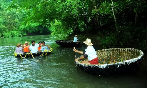 കാട് കണ്ട് കല്ലാറിലൂടെ കുട്ടവഞ്ചി സവാരി