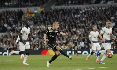 ടോട്ടനത്തെയും തകര്‍ത്ത് അയാക്സ് 