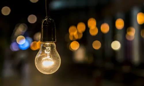 ആവണിപ്പാറയുടെ സ്വപ്നം പൂവണിഞ്ഞു; ആദിവാസി കുടുംബങ്ങളില്‍ വൈദ്യുതിയെത്തി