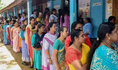 കാസർകോട് മണ്ഡലത്തില് നൂറിലധികം ബൂത്തുകളില് 90 ശതമാനത്തിലേറെ പോളിങ് കാസർകോട് മണ്ഡലത്തില് നൂറിലധികം ബൂത്തുകളില് 90 ശതമാനത്തിലേറെ പോളിങ്