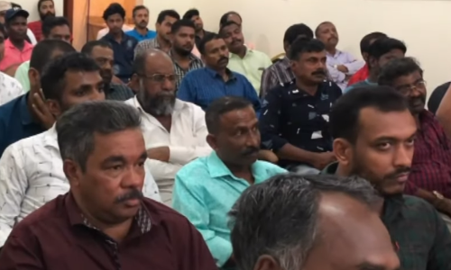 വീട്ടുകാരും നാട്ടുകാരും കഷ്ടപ്പെടുമ്പോള്‍ പ്രവാസികളും സങ്കടക്കടലിലാണ്..