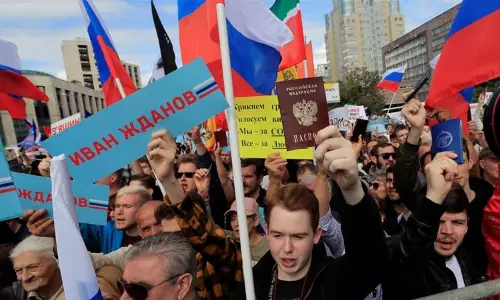 പ്രതിപക്ഷ സ്ഥാനാര്‍ഥികള്‍ക്ക് മത്സരവിലക്കിനെതിരെ റഷ്യയില്‍ വന്‍ പ്രതിഷേധ പ്രകടനം