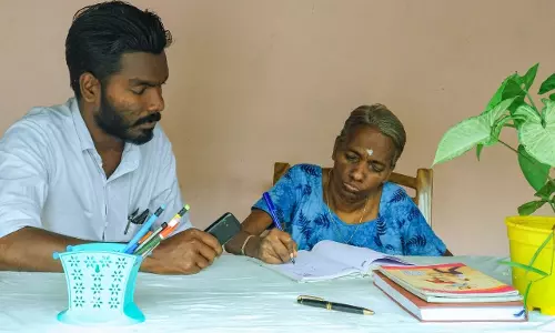 അമ്മയ്ക്കായി താരാട്ട് പാടി ഒരു മകന്‍; മകനായി താരാട്ടുപാട്ടുകളെഴുതി ഒരമ്മ