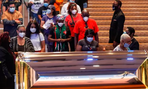 ജോർജ് ഫ്ലോയ്ഡിന്‍റെ  മൃതദേഹം  സംസ്കരിച്ചു; അന്ത്യാഞ്ജലിയര്‍പ്പിക്കാന്‍ എത്തിയത് ആയിരങ്ങള്‍