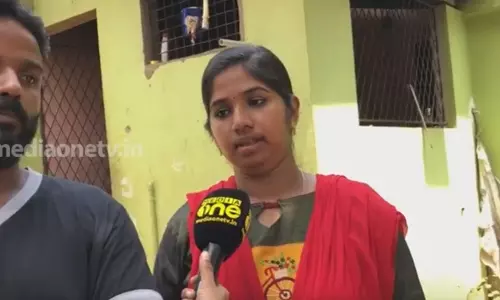 കൈക്ക് കുത്തി, വോട്ട് താമരയ്ക്കെന്ന് പരാതി; ജനങ്ങളെ മണ്ടന്‍മാരാക്കരുതെന്ന് വോട്ടര്‍, വീണ്ടും വോട്ട് ചെയ്യണമെന്ന് ആവശ്യം