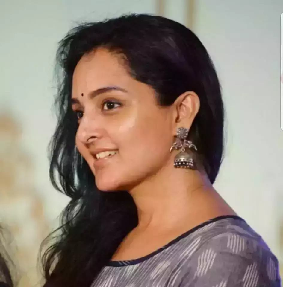 നടി മഞ്ജു വാര്യര്‍ വോട്ട് രേഖപ്പെടുത്തി