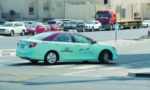 ഖത്തറില് കര്വ കാറുകളില് സ്മാര്ട്ട് ഫോണ് വഴിയുള്ള ഇ പേയ്മെന്റ് സംവിധാനം വിപുലമാക്കുന്നു ഖത്തറില് കര്വ കാറുകളില് സ്മാര്ട്ട് ഫോണ് വഴിയുള്ള ഇ പേയ്മെന്റ് സംവിധാനം വിപുലമാക്കുന്നു