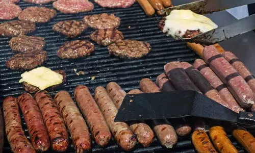 പേടിക്കേണ്ട ! റെഡ് മീറ്റ് വില്ലനല്ലെന്ന് പുതിയ പഠനം