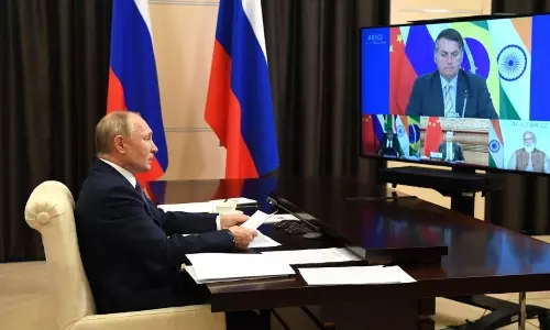 കോവിഡ് വാക്‌സിൻ വികസിപ്പിക്കാൻ ബ്രിക്സ് രാജ്യങ്ങൾ ഒന്നിച്ച് ശ്രമിക്കണം: വ്ലാദ്മിർ പുടിൻ