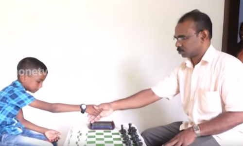 ചെസ് പരിശീലകനായ ഓട്ടോറിക്ഷ ഡ്രൈവര്‍; ദേശീയ പരിശീലകനായി അംഗീകാരം