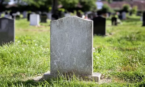 36 വര്‍ഷം മുമ്പ് കാണാതായ പെണ്‍കുട്ടിക്കായി ശവക്കല്ലറ തുറന്നു