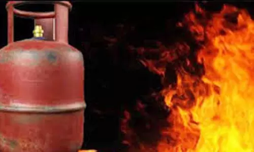 ഗ്യാസ് സിലിണ്ടർ പൊട്ടിത്തെറിച്ച് വീട് കത്തിനശിച്ചു
