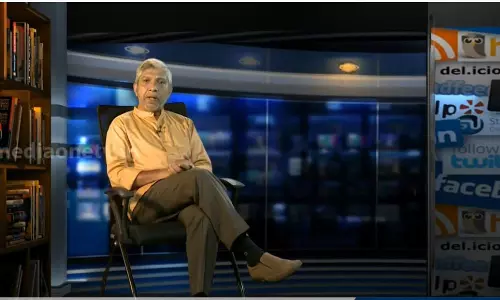 ആരാണ് മുഖം ? ആര് മുഖംമൂടി ? കേരളത്തെ വരിഞ്ഞുചുറ്റി വിവാദങ്ങള്‍