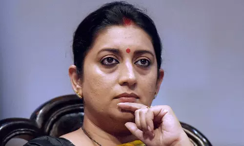 ധൈര്യമുണ്ടെകിൽ ഗുജറാത്തിൽ നിന്നും മത്സരിക്കൂ രാഹുൽ ഗാന്ധിയെ വെല്ലുവിളിച്ച് സ്‌മൃതി ഇറാനി