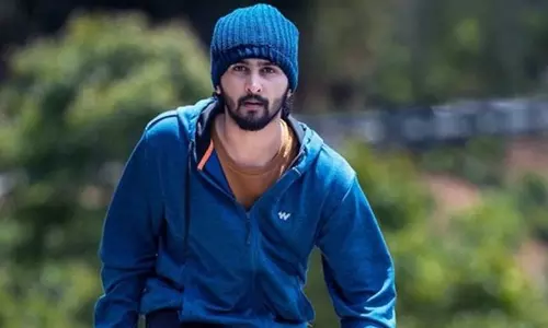 സ്‌കേറ്റിംഗ് ബോര്‍ഡില്‍ കിടിലന്‍ ലുക്കില്‍ ഷെയിന്‍: ഉല്ലാസം ഊട്ടിയില്‍