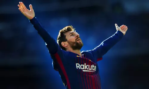 മെസിയെ തളക്കാന് വാന് ഡെയ്ക്കിനാവുമോ? മെസിയെ തളക്കാന് വാന് ഡെയ്ക്കിനാവുമോ?