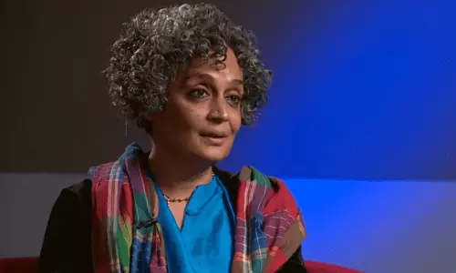 മോദി സര്‍ക്കാര്‍ കോവിഡിനെ മുസ്‌ലിംകള്‍ക്കെതിരായ വിദ്വേഷ പ്രചാരണത്തിന് ഉപയോഗിക്കുന്നുവെന്ന് അരുന്ധതി റോയ്