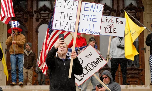 സ്വതന്ത്രമായി ജീവിക്കുക അല്ലെങ്കില്‍ ലോക് ഡൌണില്‍ മരിക്കുക; അമേരിക്കയില്‍ ലോക്ഡൌണ്‍ നിര്‍ദ്ദേശങ്ങള്‍ക്കെതിരെ പ്രതിഷേധം