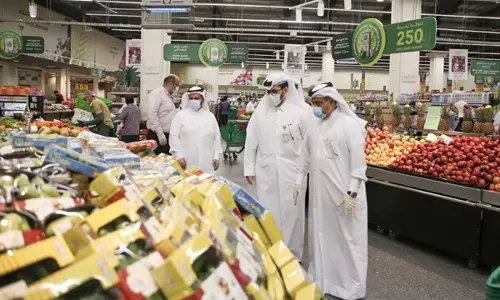 ‘ആശങ്ക വേണ്ട, ഒരു വര്ഷത്തേക്കുള്ള അവശ്യവസ്തുക്കള് ഖത്തറില് സ്റ്റോക്കുണ്ട്’ ‘ആശങ്ക വേണ്ട, ഒരു വര്ഷത്തേക്കുള്ള അവശ്യവസ്തുക്കള് ഖത്തറില് സ്റ്റോക്കുണ്ട്’