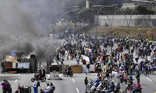 വെനസ്വേലയിലെ സര്ക്കാര് വിരുദ്ധ പ്രക്ഷോഭങ്ങളെ നേരിടാന് സൈന്യം ഒന്നിച്ച് നില്ക്കണമെന്ന് നിക്കോളാസ് മദുറോ വെനസ്വേലയിലെ സര്ക്കാര് വിരുദ്ധ പ്രക്ഷോഭങ്ങളെ നേരിടാന് സൈന്യം ഒന്നിച്ച് നില്ക്കണമെന്ന് നിക്കോളാസ് മദുറോ