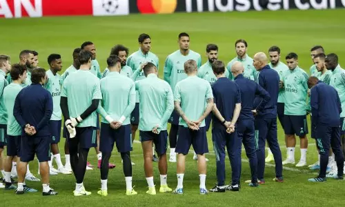 മറ്റു ജീവനക്കാരുടെ ശമ്പളം കുറയാതിരിക്കാന്‍ പ്രതിഫലം വെട്ടിക്കുറച്ച് റയല്‍ മാഡ്രിഡ് താരങ്ങള്‍