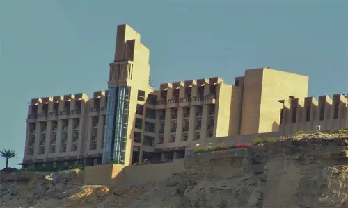 പാക്കിസ്താനിലെ പഞ്ചനക്ഷത്ര ഹോട്ടലില്‍ ഭീകരാക്രമണം; സുരക്ഷാ ഗാര്‍ഡിനെ വധിച്ചു