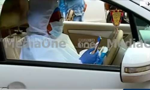 പിപിഇ കിറ്റിട്ട് സെപ്ഷ്യല്‍ വോട്ടര്‍മാര്‍; കോവിഡ് രോഗികളും ക്വാറന്‍റൈനിലുള്ളവരും വോട്ട് ചെയ്തു