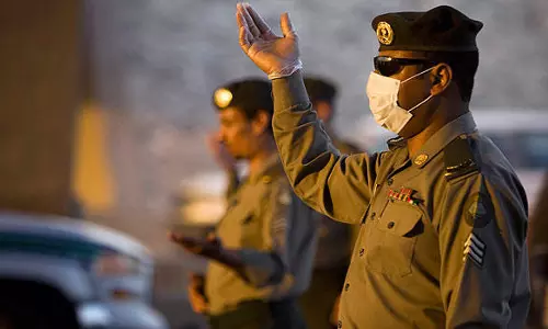 അനുമതി പത്രമില്ലാതെ മക്കയിലേക്ക് കടക്കാന് ശ്രമിച്ച പതിനായിരത്തോളം പേരെ തിരിച്ചയച്ചതായി സുരക്ഷാ സേന അനുമതി പത്രമില്ലാതെ മക്കയിലേക്ക് കടക്കാന് ശ്രമിച്ച പതിനായിരത്തോളം പേരെ തിരിച്ചയച്ചതായി സുരക്ഷാ സേന