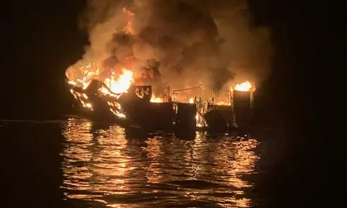 അമേരിക്കയിലെ കാലിഫോര്‍ണിയയില്‍ യാത്രാ ബോട്ടിന് തീപിടിച്ച് 25 പേര്‍ മരിച്ചു 