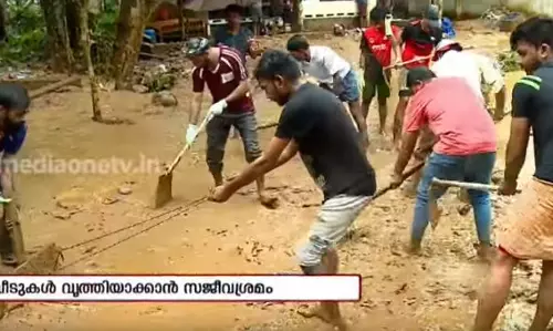 പ്രളയ ദുരന്തം കഴിഞ്ഞ് മടങ്ങുന്നവർ കാണുന്ന കാഴ്ച്ച പ്രളയ ദുരന്തം കഴിഞ്ഞ് മടങ്ങുന്നവർ കാണുന്ന കാഴ്ച്ച