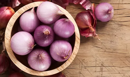 സവാള തൊലി കളഞ്ഞ് സൂക്ഷിക്കല്ലേ..പണി കിട്ടും