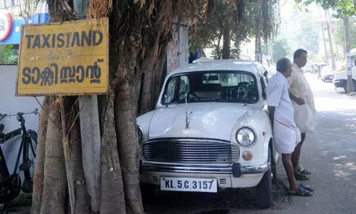 തദ്ദേശ തെരഞ്ഞെടുപ്പ് ആവശ്യത്തിനായി സർവീസ് നടത്തിയ  ടാക്സി ഡ്രൈവർമാർക്ക് ലഭിക്കേണ്ട വാടക കുടിശ്ശികയെന്നു പരാതി