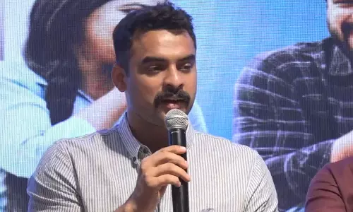 സൂപ്പര്‍സ്റ്റാര്‍ എന്ന് എന്നെ വിളിച്ചാല്‍ അത് പാകമല്ലാത്ത ട്രൗസർ ധരിച്ച പോലാകുമെന്ന് ടൊവിനോ