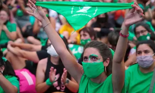 ഗര്‍ഭച്ഛിദ്രം നിയമവിധേയമാക്കി അര്‍ജന്റീന; ബില്ലിന് അനുമതി നല്‍കിയത് 12 മണിക്കൂര്‍ നീണ്ട ചര്‍ച്ചയ്ക്ക് ശേഷം